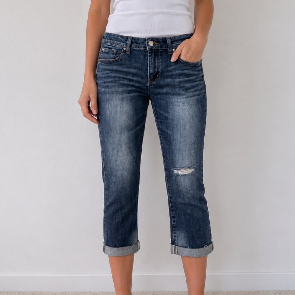 Life in Progress distressed fold up capri jean 27